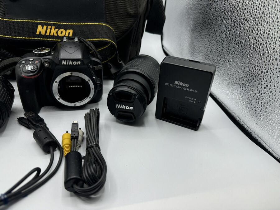 Nikon D3300 24.2MP Digital SLR Camera 18-55mm/55-200mm Wireless Mobil Adapter