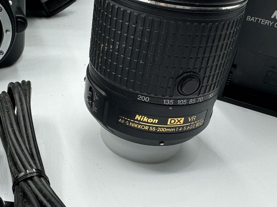 Nikon D3300 24.2MP Digital SLR Camera 18-55mm/55-200mm Wireless Mobil Adapter
